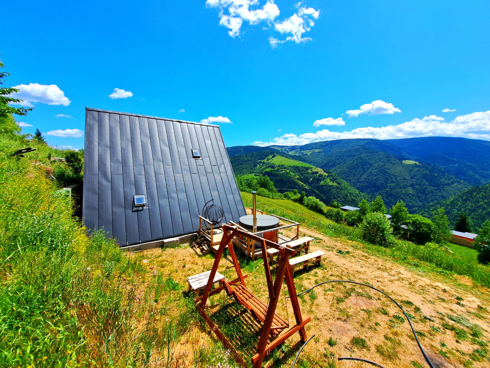 Cabana A-Frame, 4 camere, mobilata si utilata zona SUPERBA, Maguri