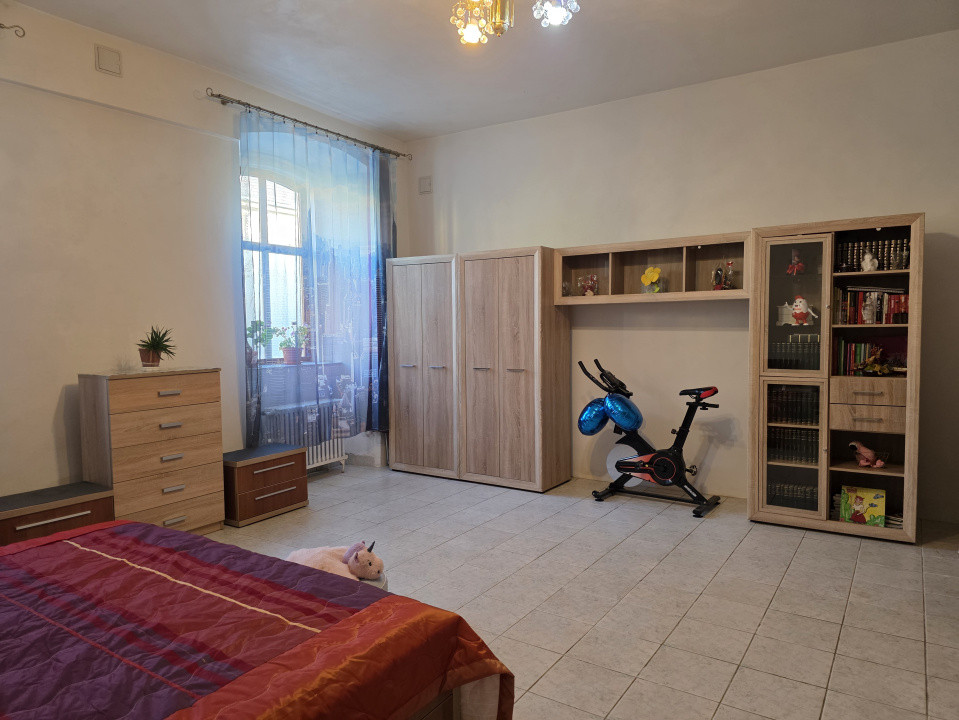Oportunitate! Casă, 4 camere, curte comună, ultracentral, Bistrița, jud. BN