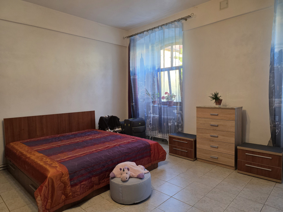 Oportunitate! Casă, 4 camere, curte comună, ultracentral, Bistrița, jud. BN