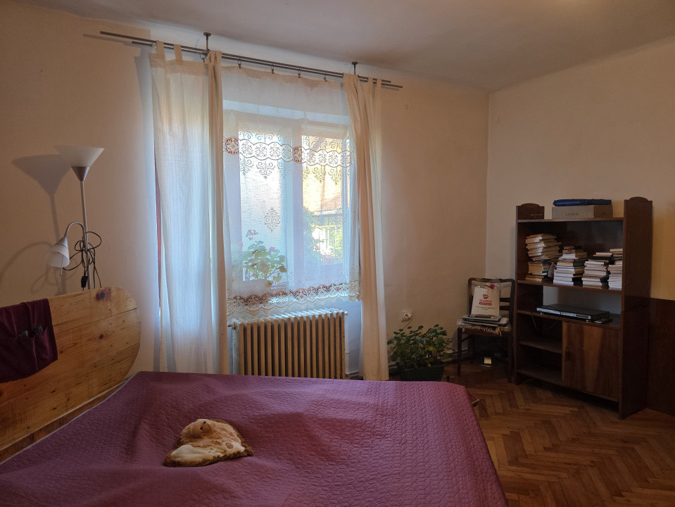 Oportunitate! Casă, 4 camere, curte comună, ultracentral, Bistrița, jud. BN