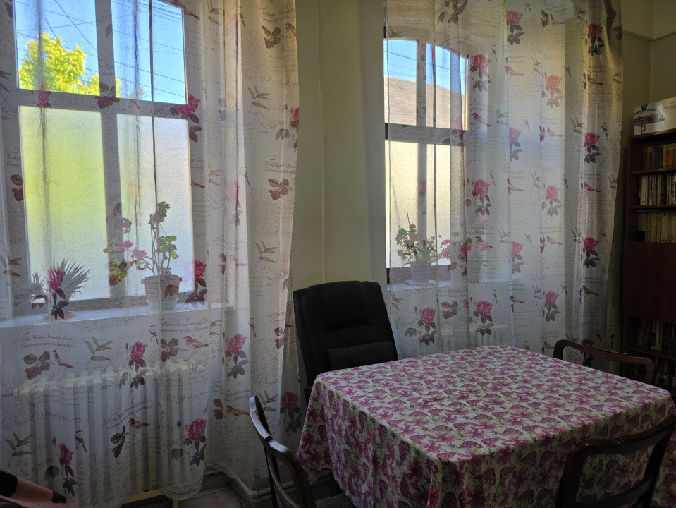 Oportunitate! Casă, 4 camere, curte comună, ultracentral, Bistrița, jud. BN