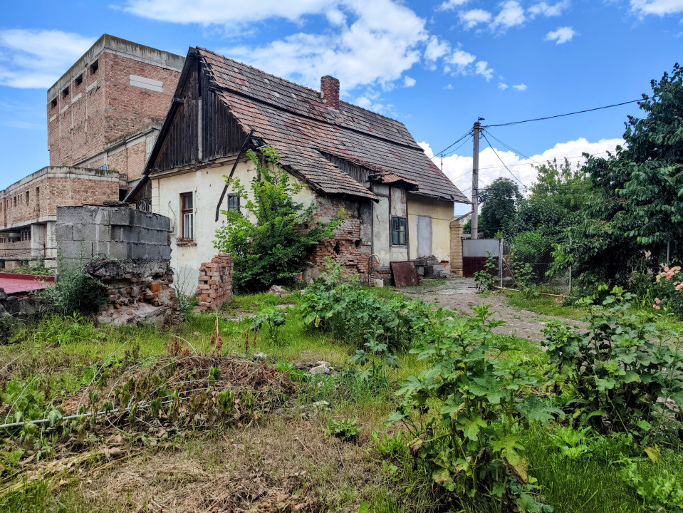 Oportunitate! Ultracentral, casă și teren, mun. Turda, jud. Cluj