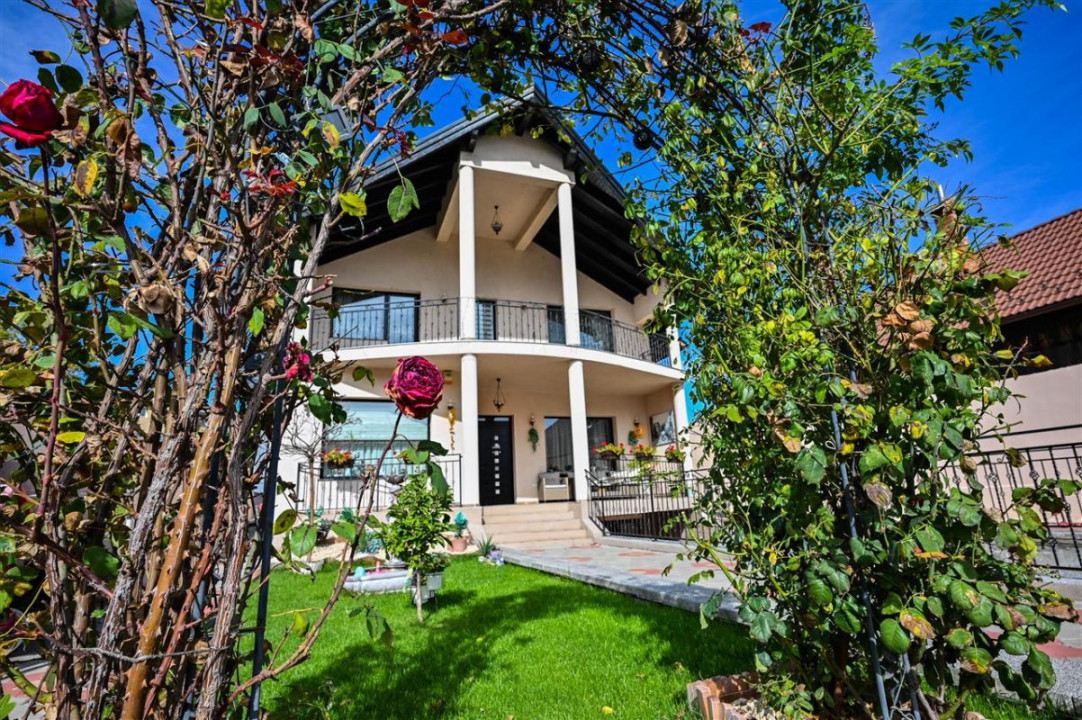 Somptuozitate in stil modern, 2 garaje, 3 terase, totul pe 1.000 mp teren, Central, Sacele, Brasov