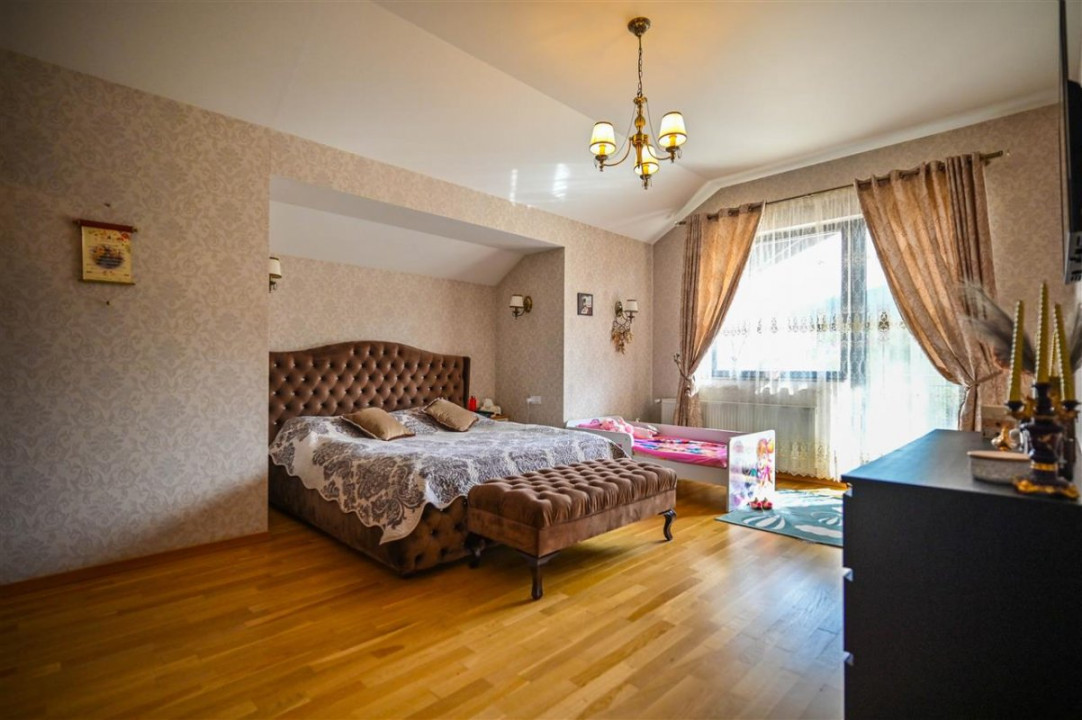 Somptuozitate in stil modern, 2 garaje, 3 terase, totul pe 1.000 mp teren, Central, Sacele, Brasov