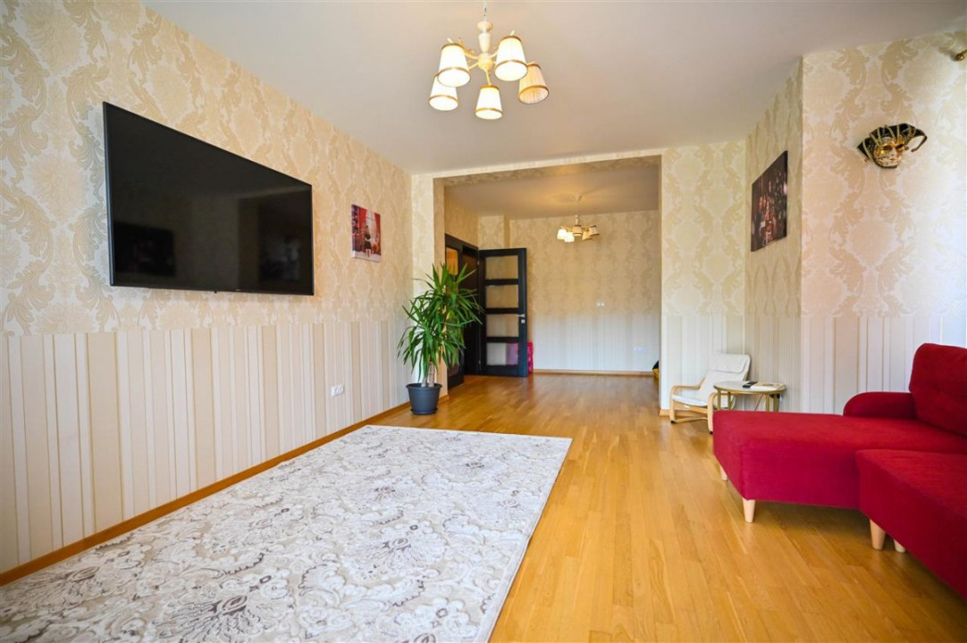 Somptuozitate in stil modern, 2 garaje, 3 terase, totul pe 1.000 mp teren, Central, Sacele, Brasov