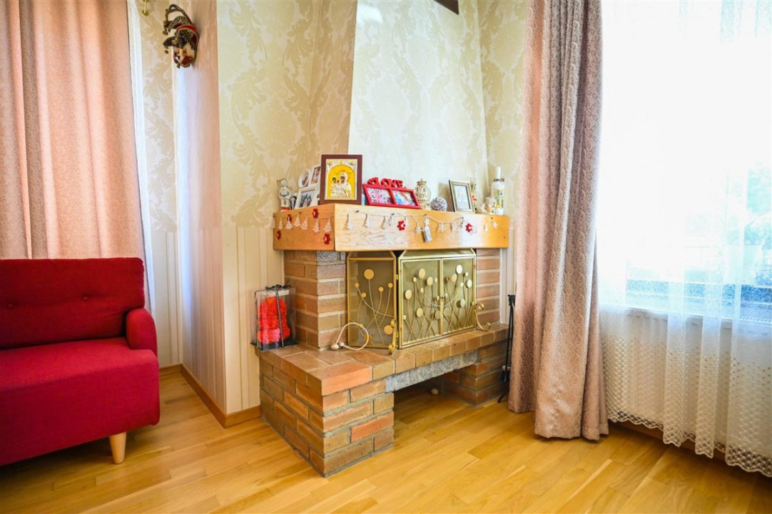 Somptuozitate in stil modern, 2 garaje, 3 terase, totul pe 1.000 mp teren, Central, Sacele, Brasov