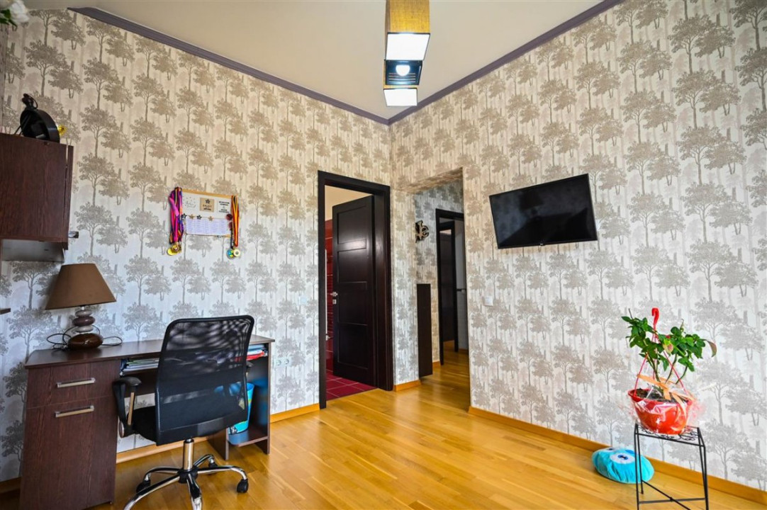 Somptuozitate in stil modern, 2 garaje, 3 terase, totul pe 1.000 mp teren, Central, Sacele, Brasov