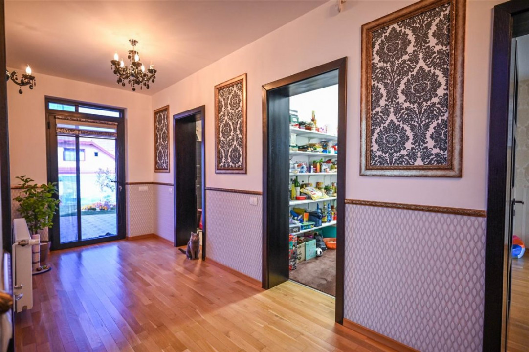 Somptuozitate in stil modern, 2 garaje, 3 terase, totul pe 1.000 mp teren, Central, Sacele, Brasov