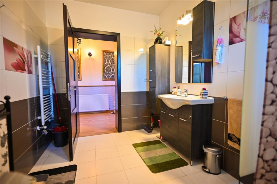 Somptuozitate in stil modern, 2 garaje, 3 terase, totul pe 1.000 mp teren, Central, Sacele, Brasov