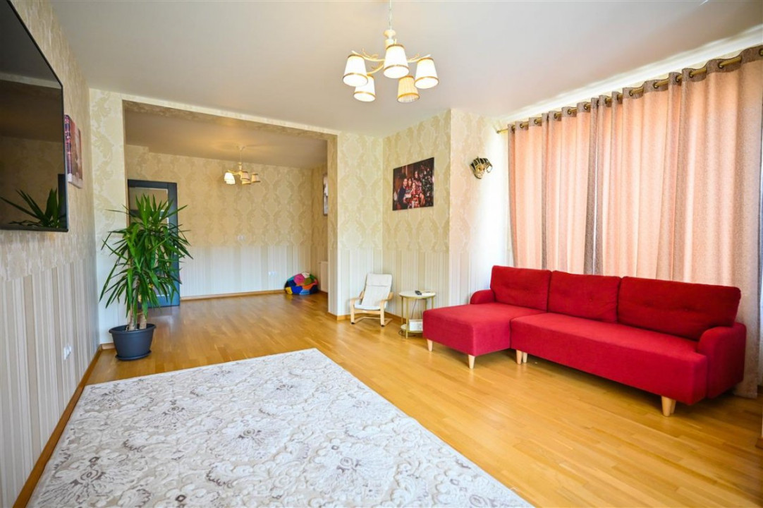Somptuozitate in stil modern, 2 garaje, 3 terase, totul pe 1.000 mp teren, Central, Sacele, Brasov