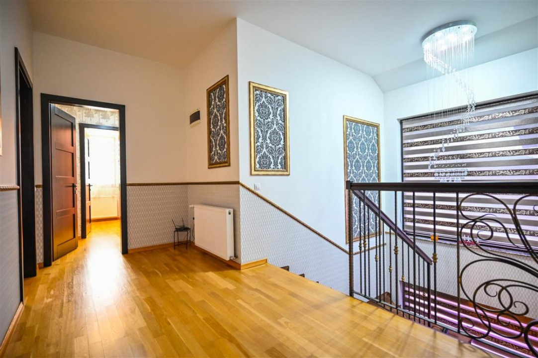 Somptuozitate in stil modern, 2 garaje, 3 terase, totul pe 1.000 mp teren, Central, Sacele, Brasov