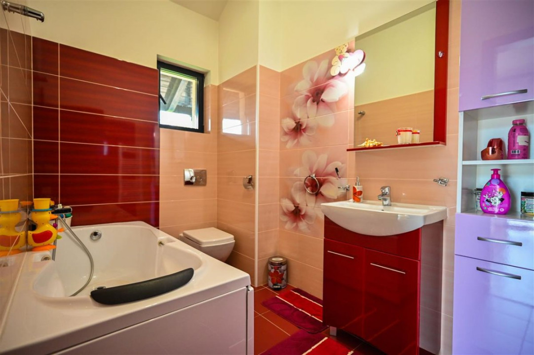 Somptuozitate in stil modern, 2 garaje, 3 terase, totul pe 1.000 mp teren, Central, Sacele, Brasov