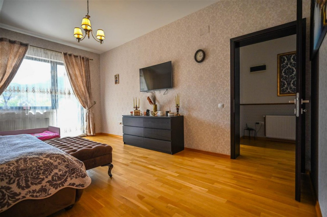 Somptuozitate in stil modern, 2 garaje, 3 terase, totul pe 1.000 mp teren, Central, Sacele, Brasov