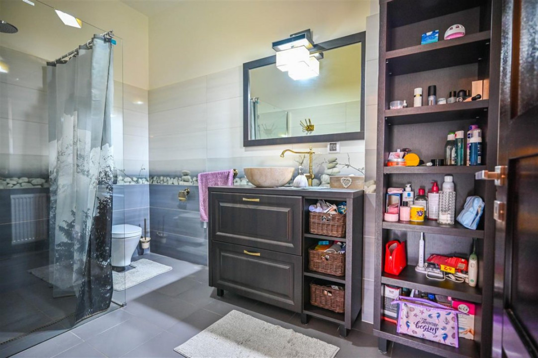 Somptuozitate in stil modern, 2 garaje, 3 terase, totul pe 1.000 mp teren, Central, Sacele, Brasov