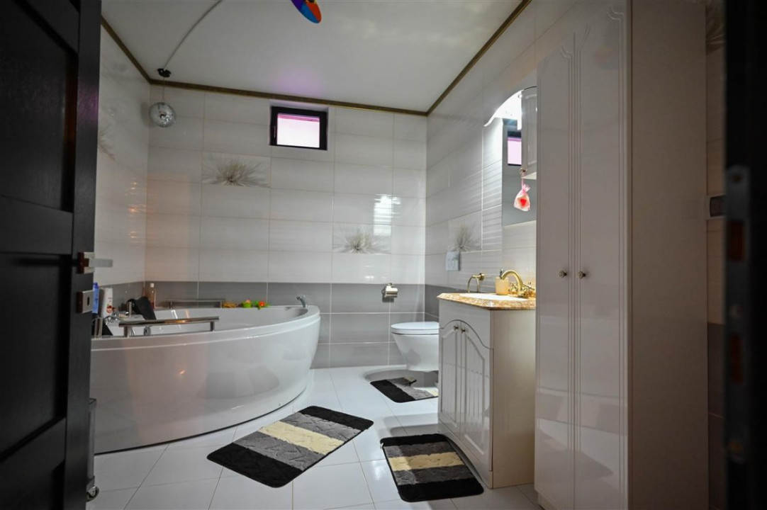 Somptuozitate in stil modern, 2 garaje, 3 terase, totul pe 1.000 mp teren, Central, Sacele, Brasov