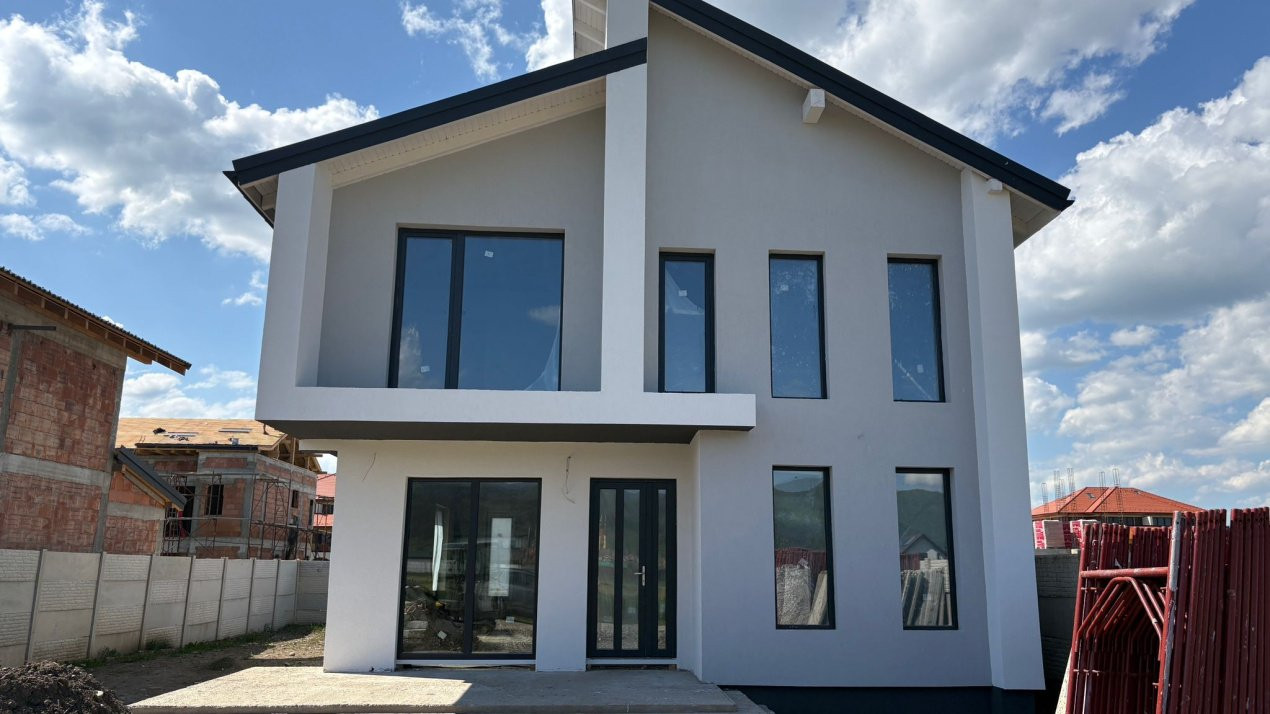 Casa individuala cu vedere spre munte in localitatea Cristian