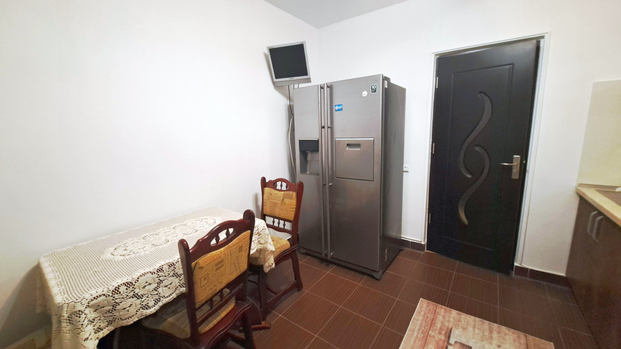 Apartament 3 camere decomandate de inchiriat, strada Florilor Floresti, GARAJ 