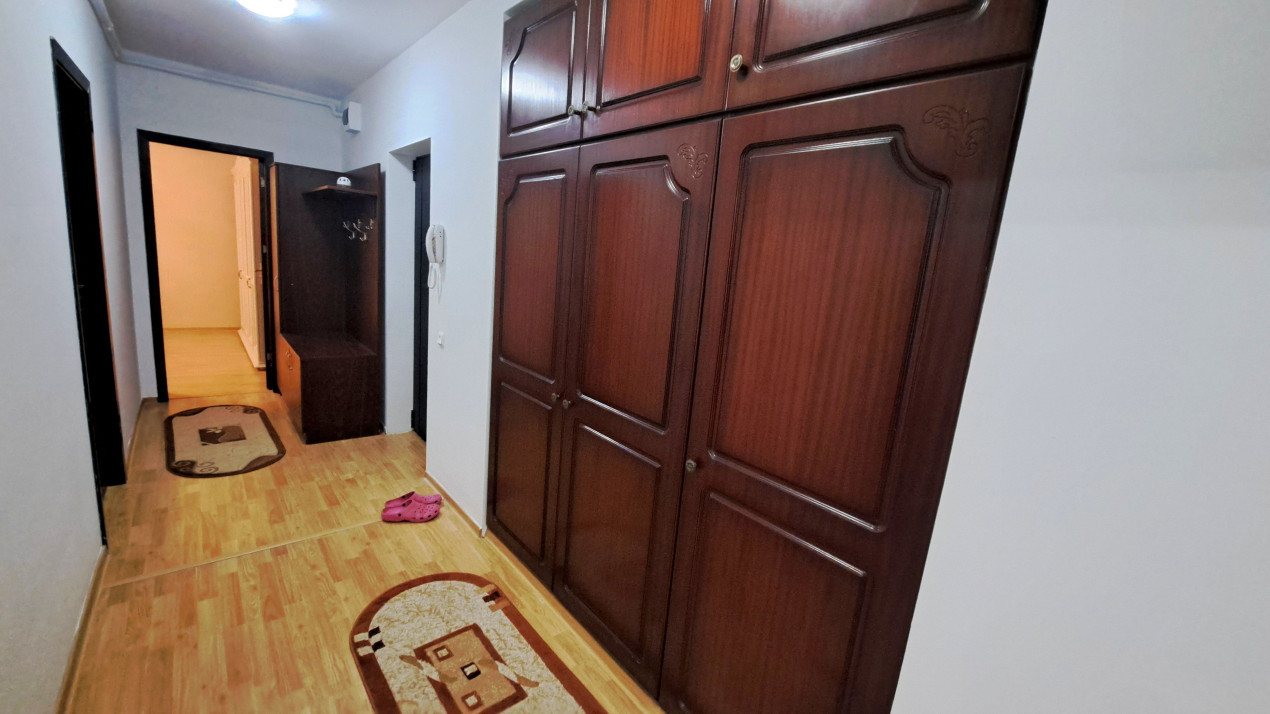 Apartament 3 camere decomandate de inchiriat, strada Florilor Floresti, GARAJ 