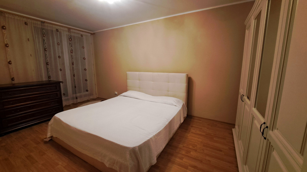 Apartament 3 camere decomandate de inchiriat, strada Florilor Floresti, GARAJ 