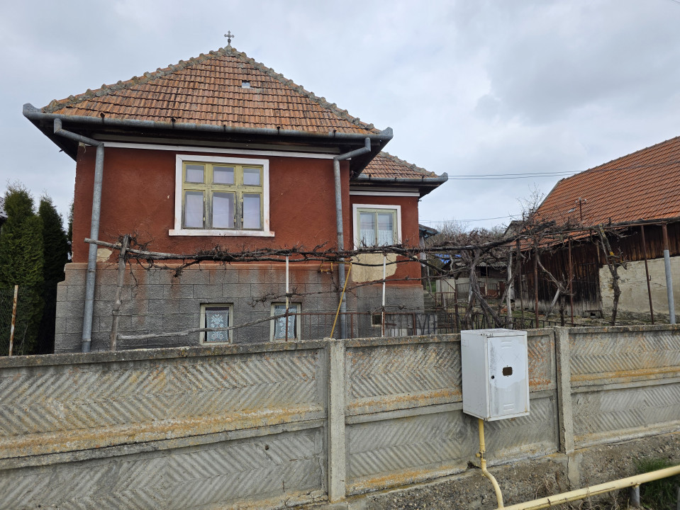 Casă + anexe gospodărești pe teren generos în Rediu, com. Aiton, jud. Cluj